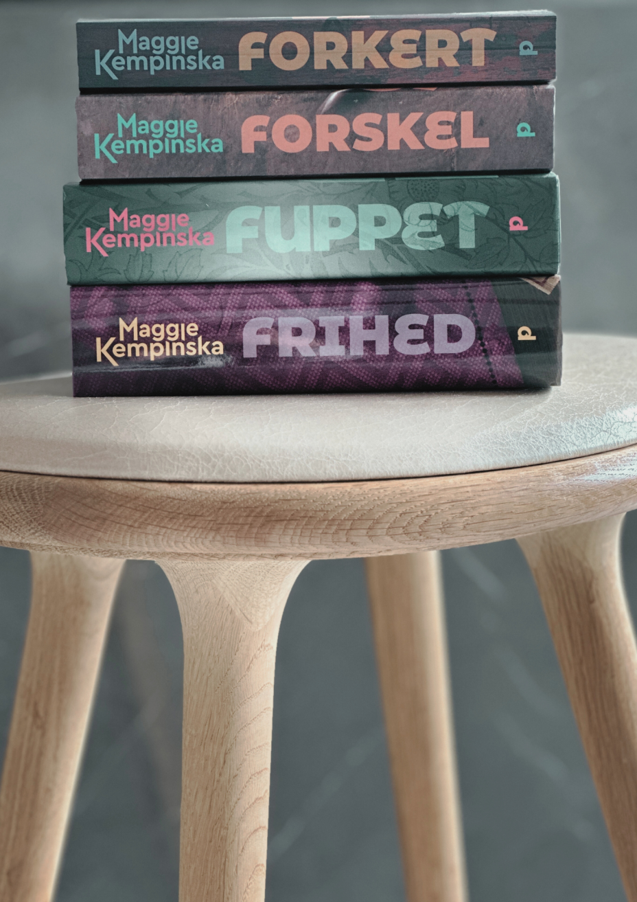 Maggie kempinska,kempinski krimi, forfatter, krimiforfatter, krimi, kriminalroman, tekstforfatter, copywriter, crime, crimewriter, graphic design, art, artist crime writer, bestseller, billedkunstner, kunstner, bogudgivelse, bestseller, graphic design, grafisk desginer